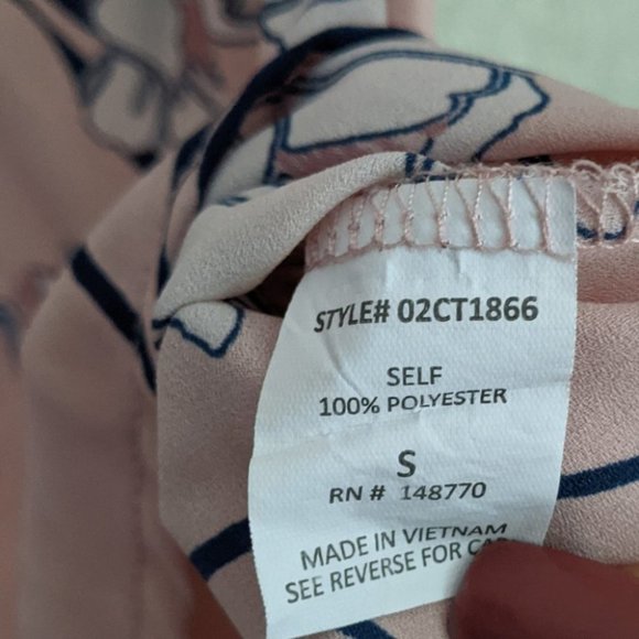 3/$30 Sienna Sky Keyhole Back Floral Swing Blouse - Picture 4 of 4